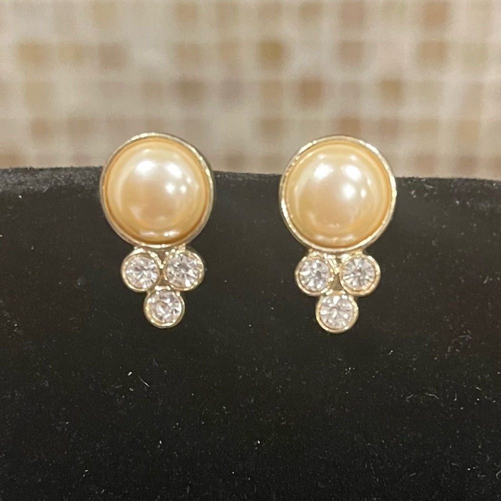 Pearl & rhinestone earrings